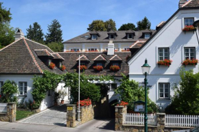 Отель Hotel Landhaus Fuhrgassl-Huber  Вена
